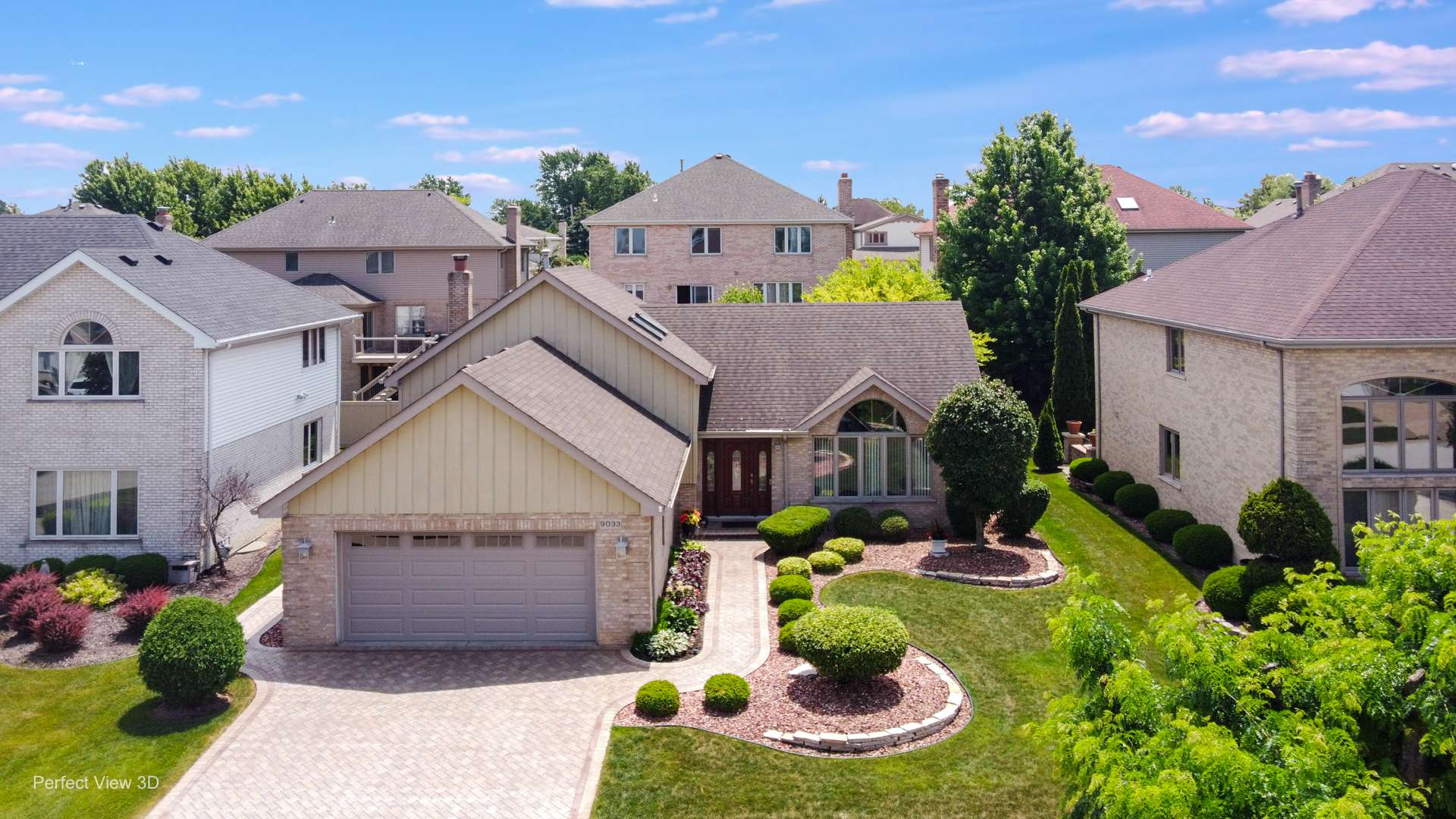 9033 Christina DR, Hickory Hills, IL 60457
