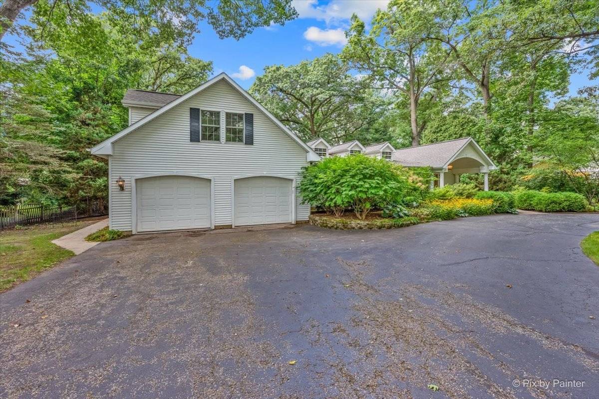 366 Warwick LN, Lakewood, IL 60014