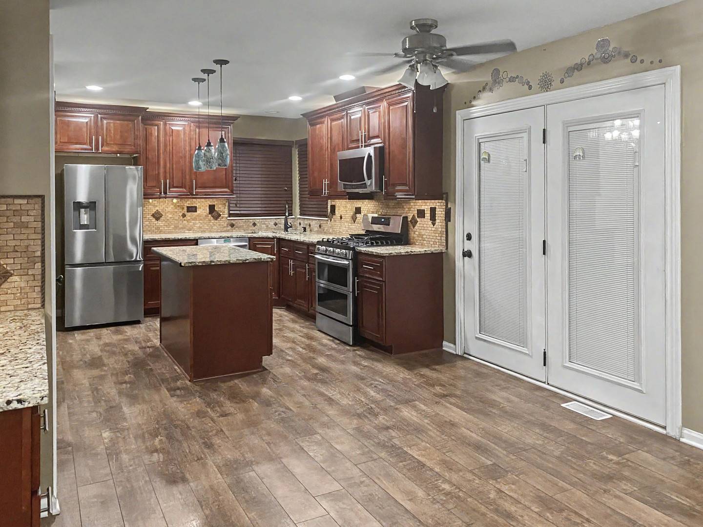 1213 Pennsbury LN, Aurora, IL 60502