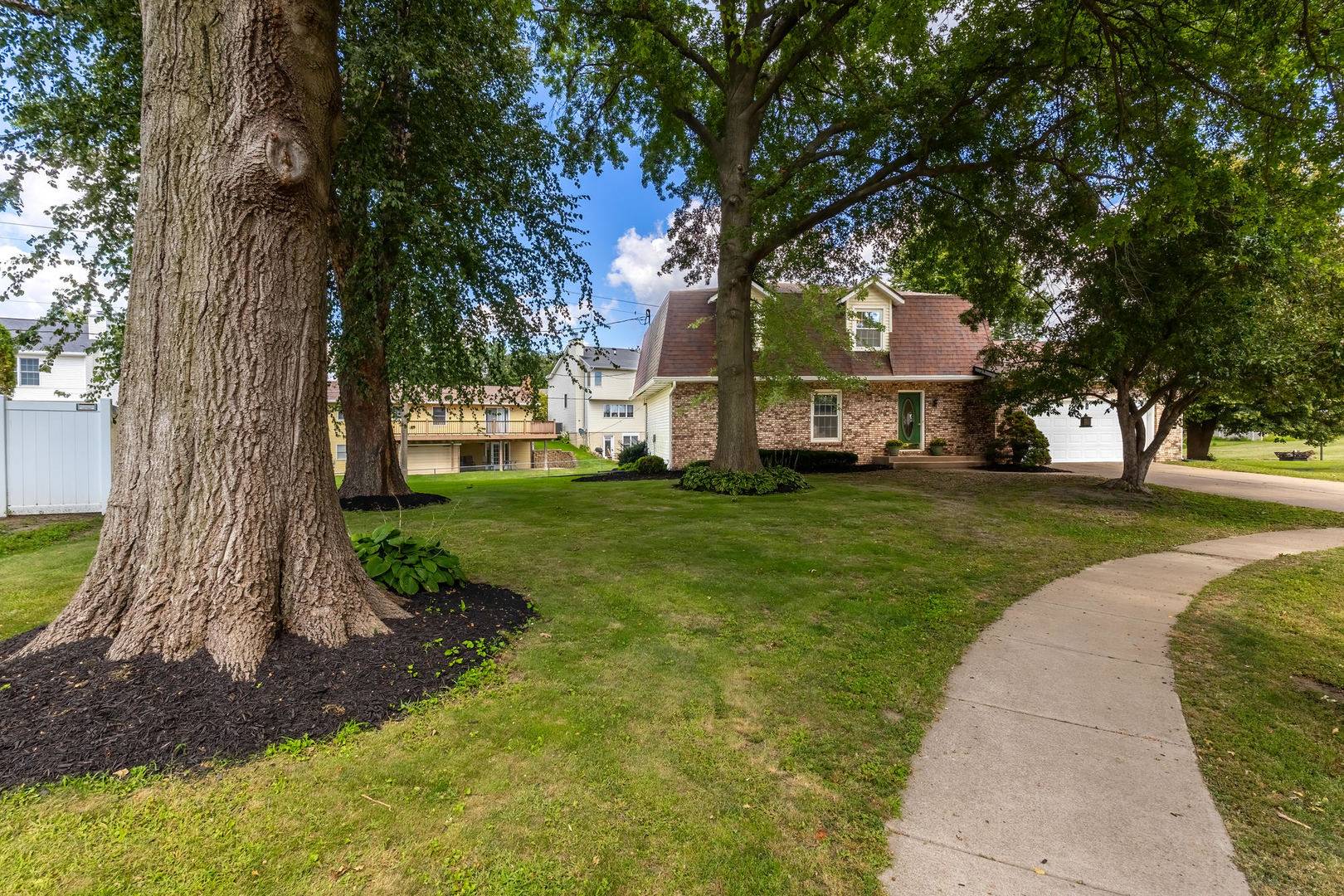 702 W Iowa ST, Eldridge, IA 52748