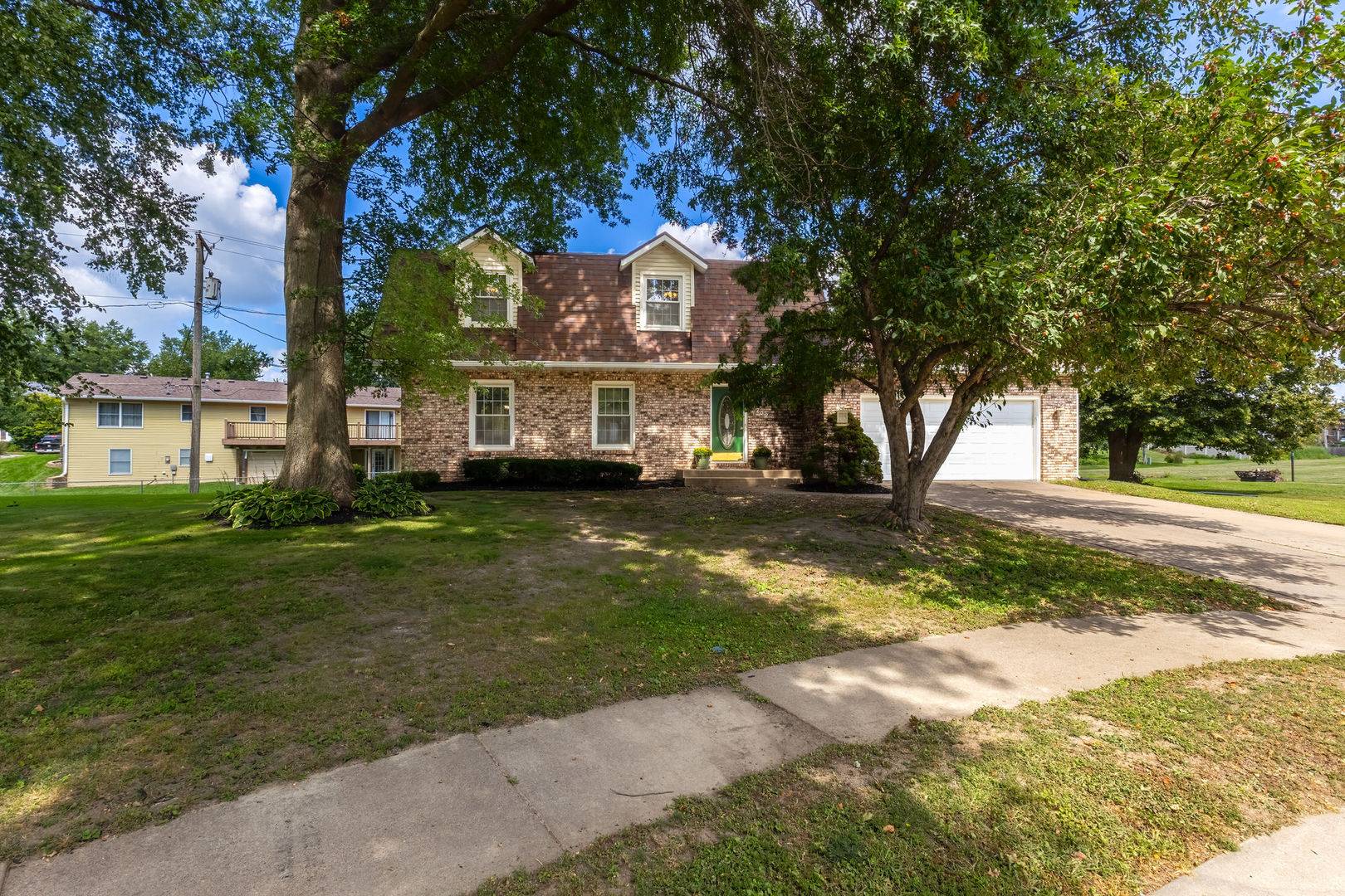 702 W Iowa ST, Eldridge, IA 52748