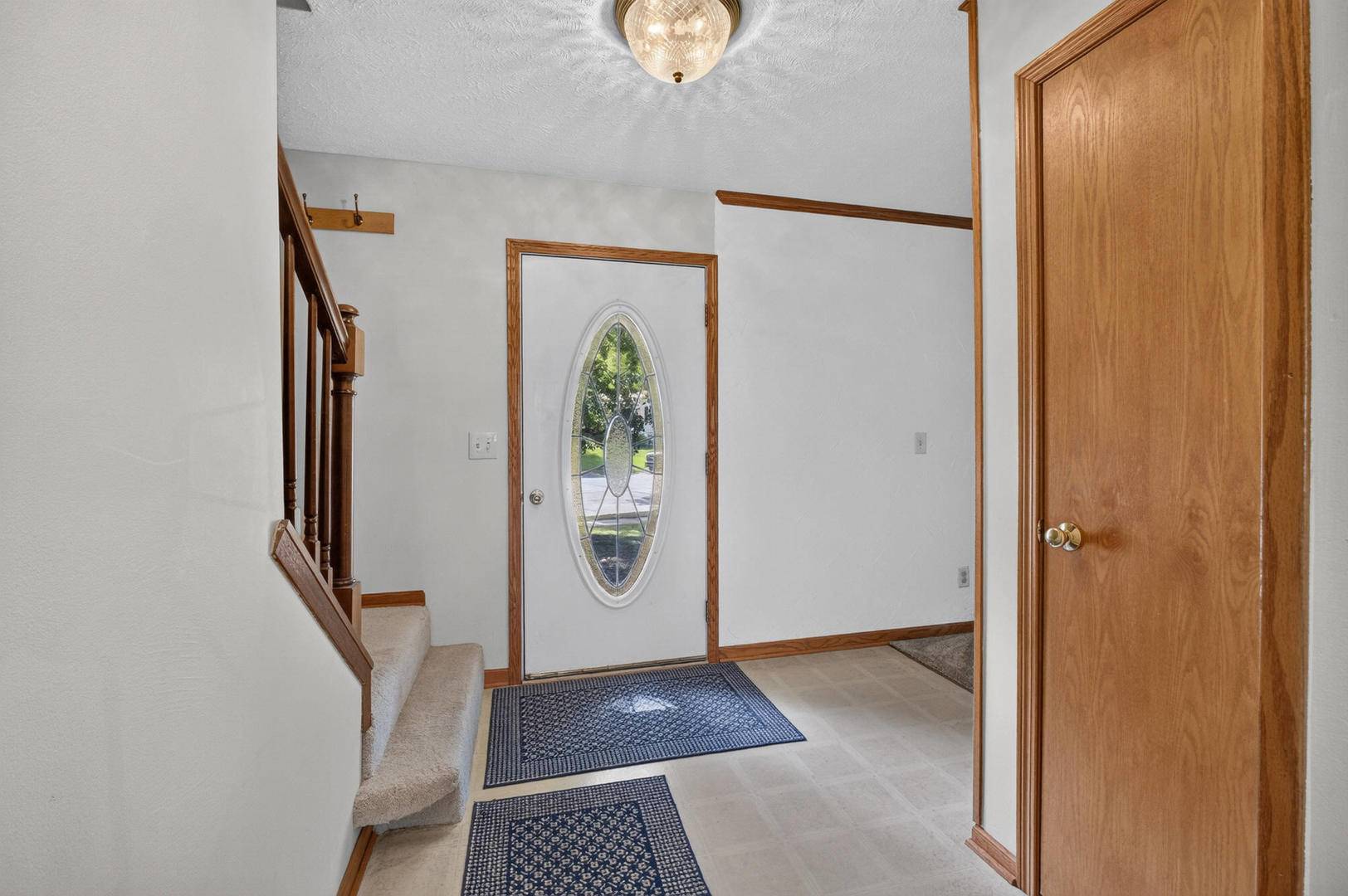 702 W Iowa ST, Eldridge, IA 52748