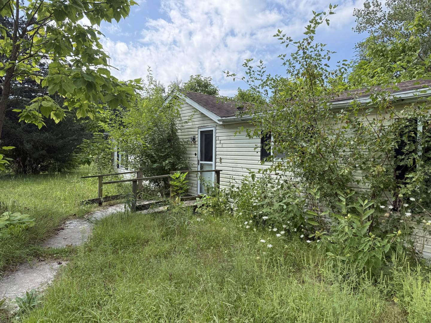 125 S Bower RD, Beaverville, IL 60912
