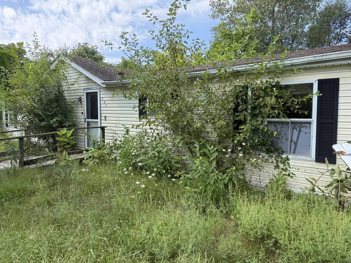 125 S Bower RD, Beaverville, IL 60912