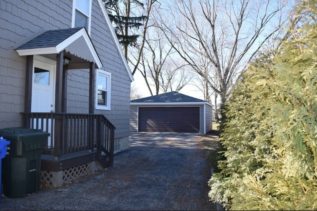 254 W Main ST, Carpentersville, IL 60110