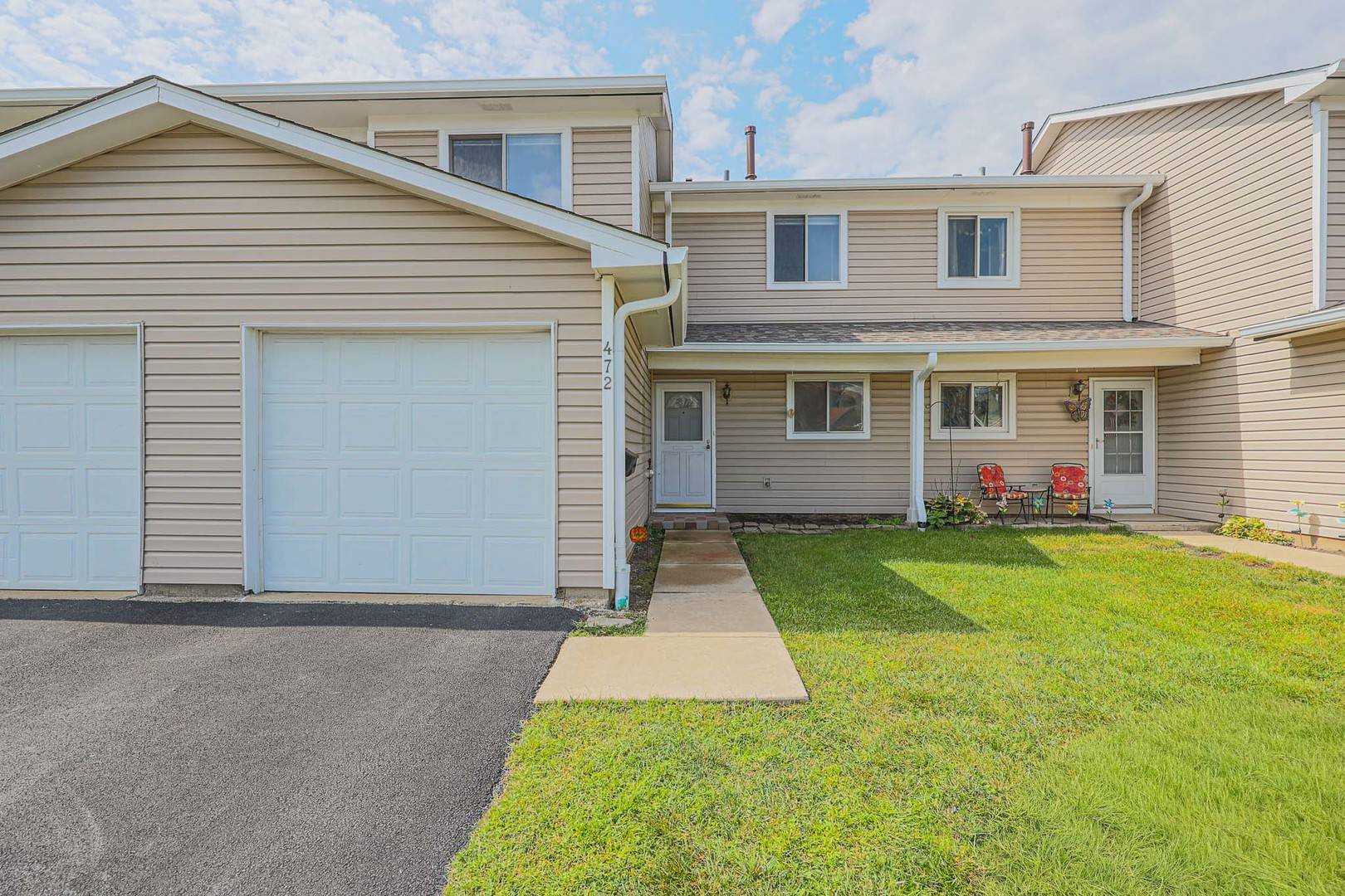 472 Esselen CT, Carol Stream, IL 60188