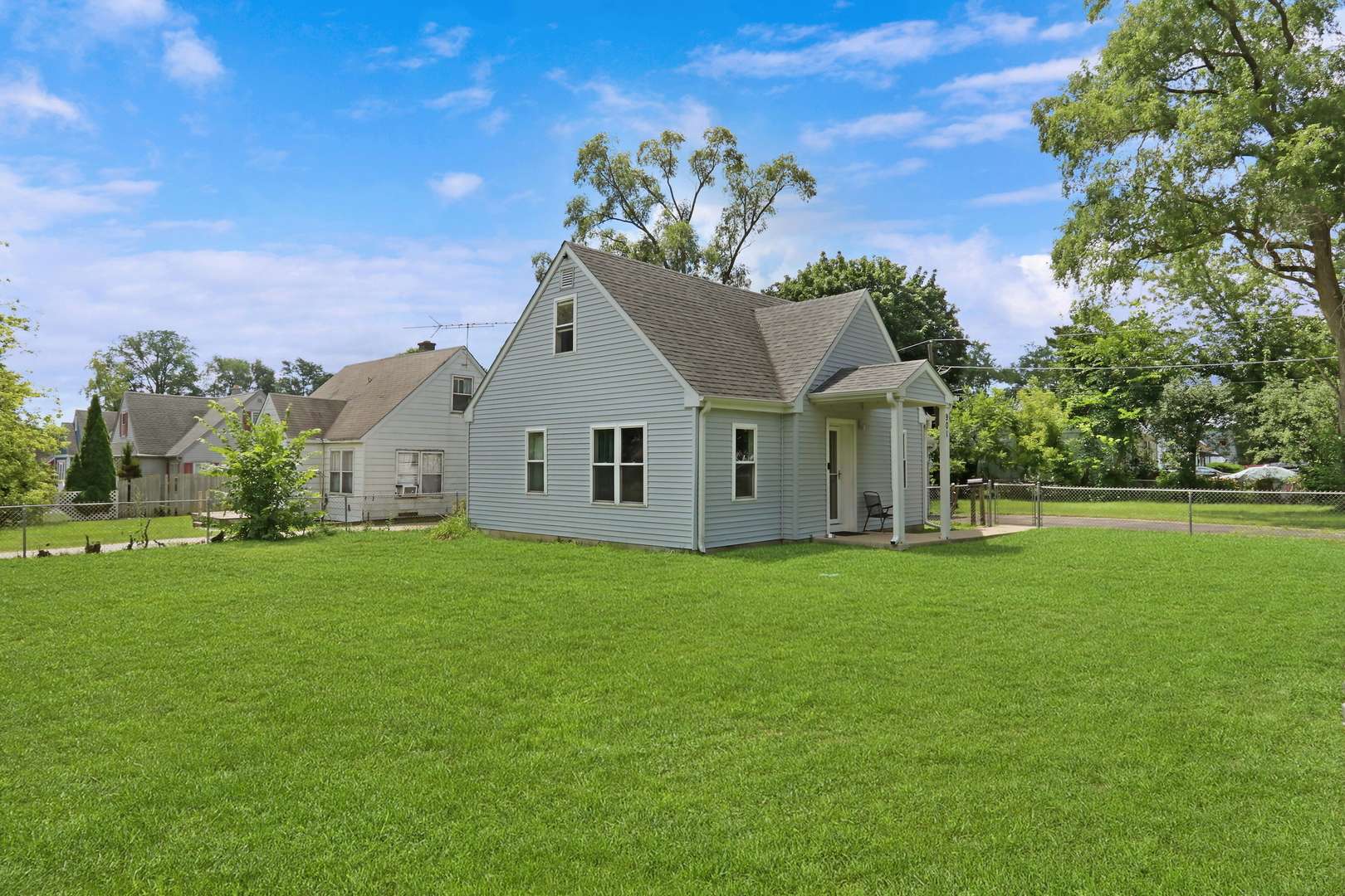 901 Flintwood CT, Round Lake Heights, IL 60073