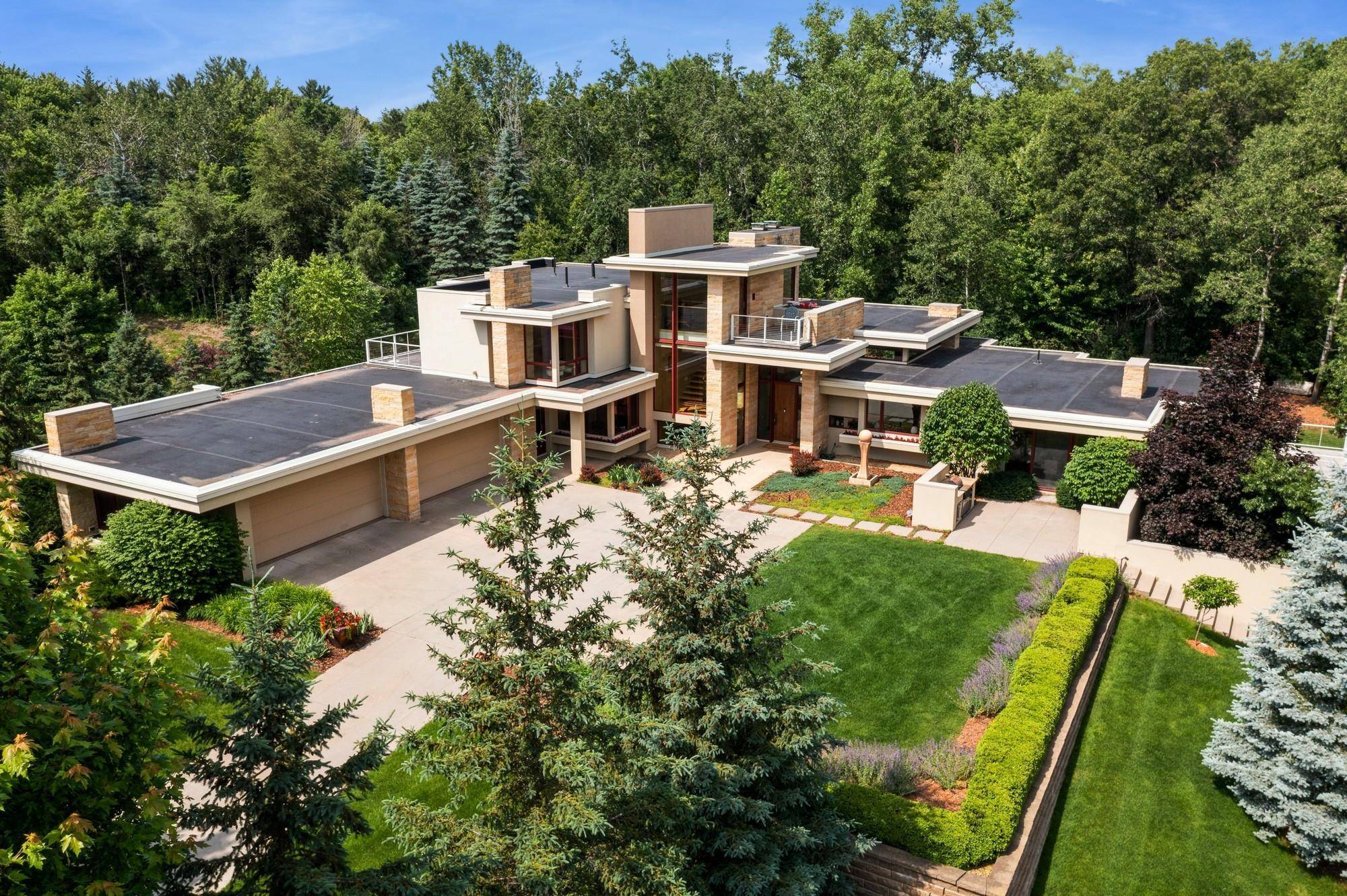 685 Hidden Creek TRL, Mendota Heights, MN 55118