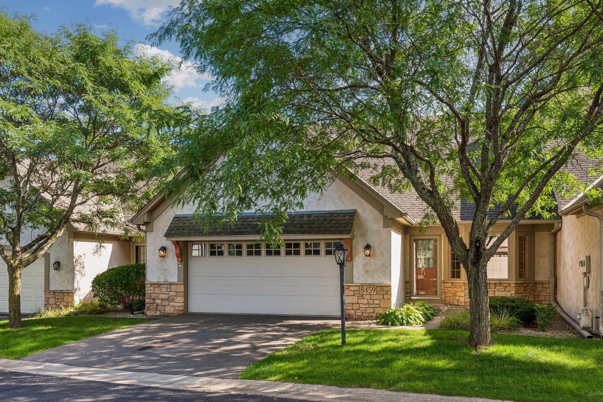 8459 Rosewood DR, Chanhassen, MN 55317