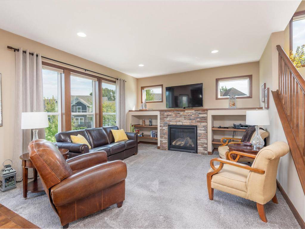 1113 Rosemary LN, Chaska, MN 55318