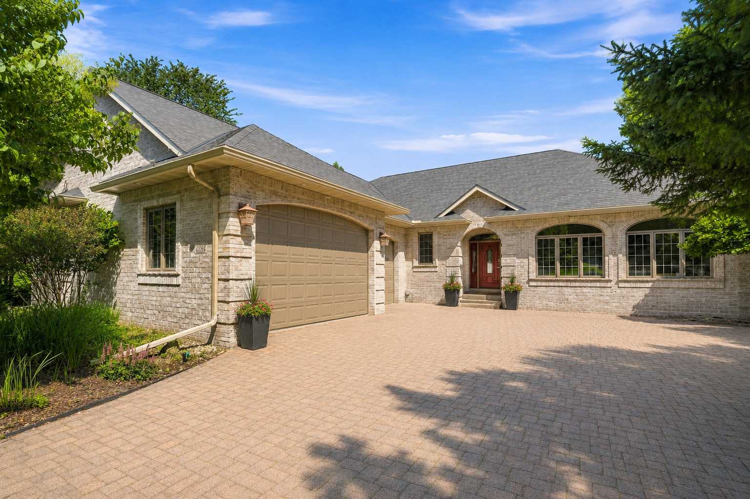 1084 Parkview LN, Victoria, MN 55386