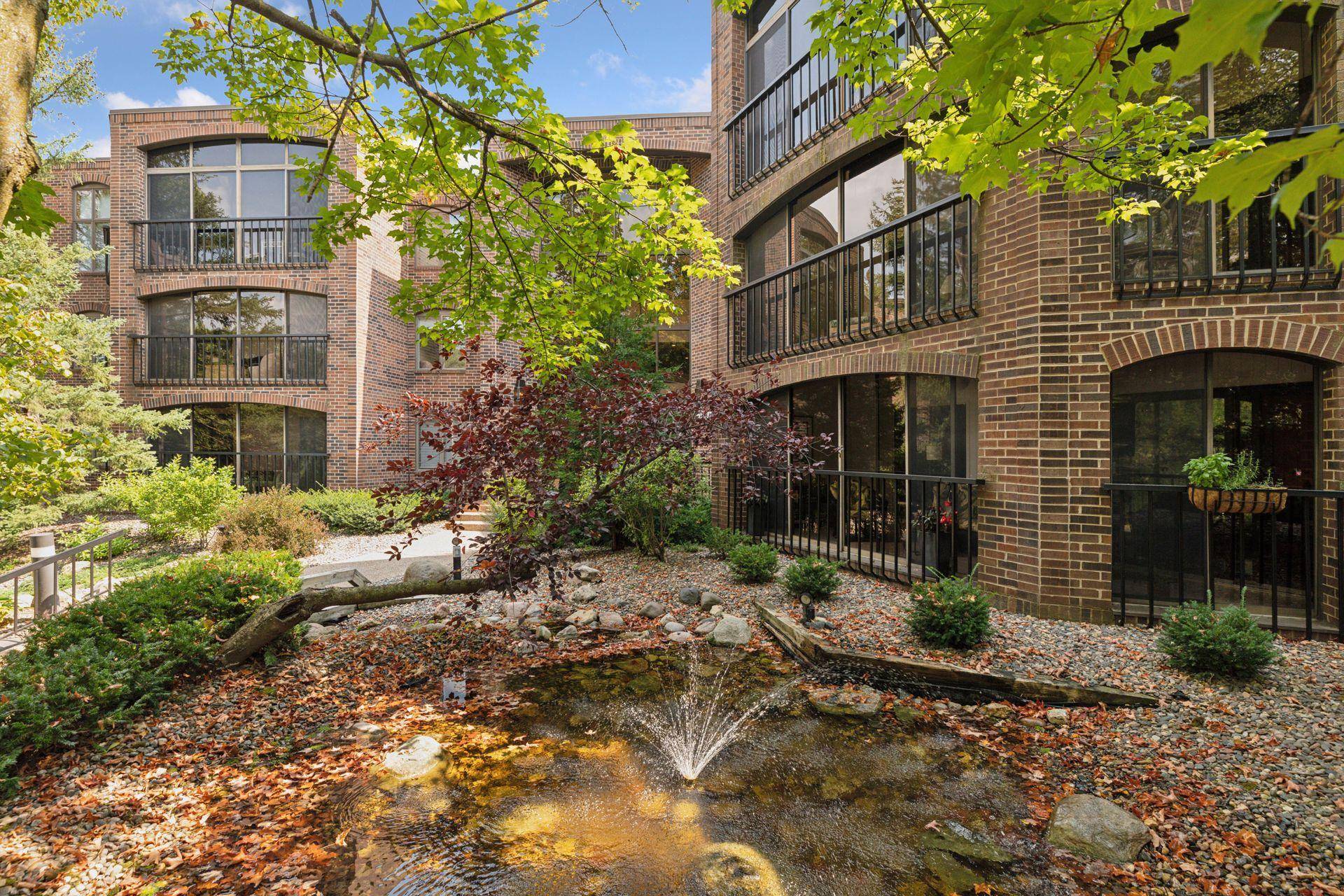 5501 Dewey Hill RD #140, Edina, MN 55439