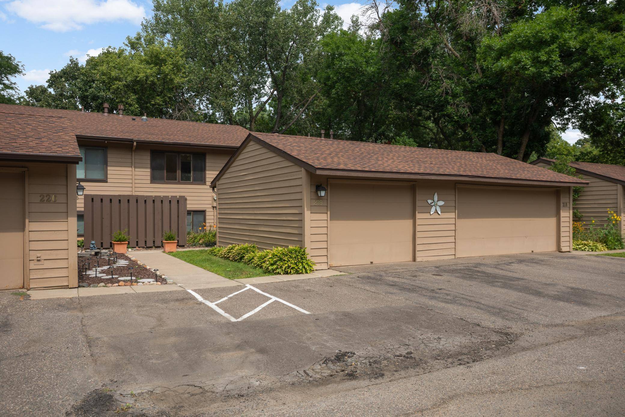 219 W Eagle Lake DR, Maple Grove, MN 55369