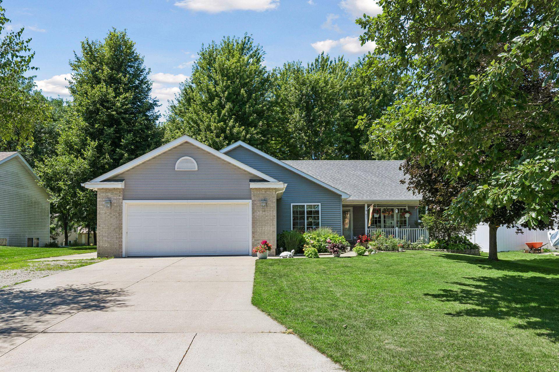 821 Lancer DR NE, Owatonna, MN 55060