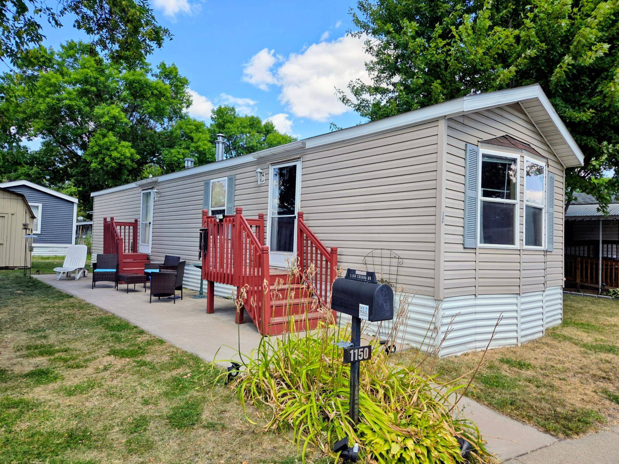 1150 Cessna DR E, New Brighton, MN 55112