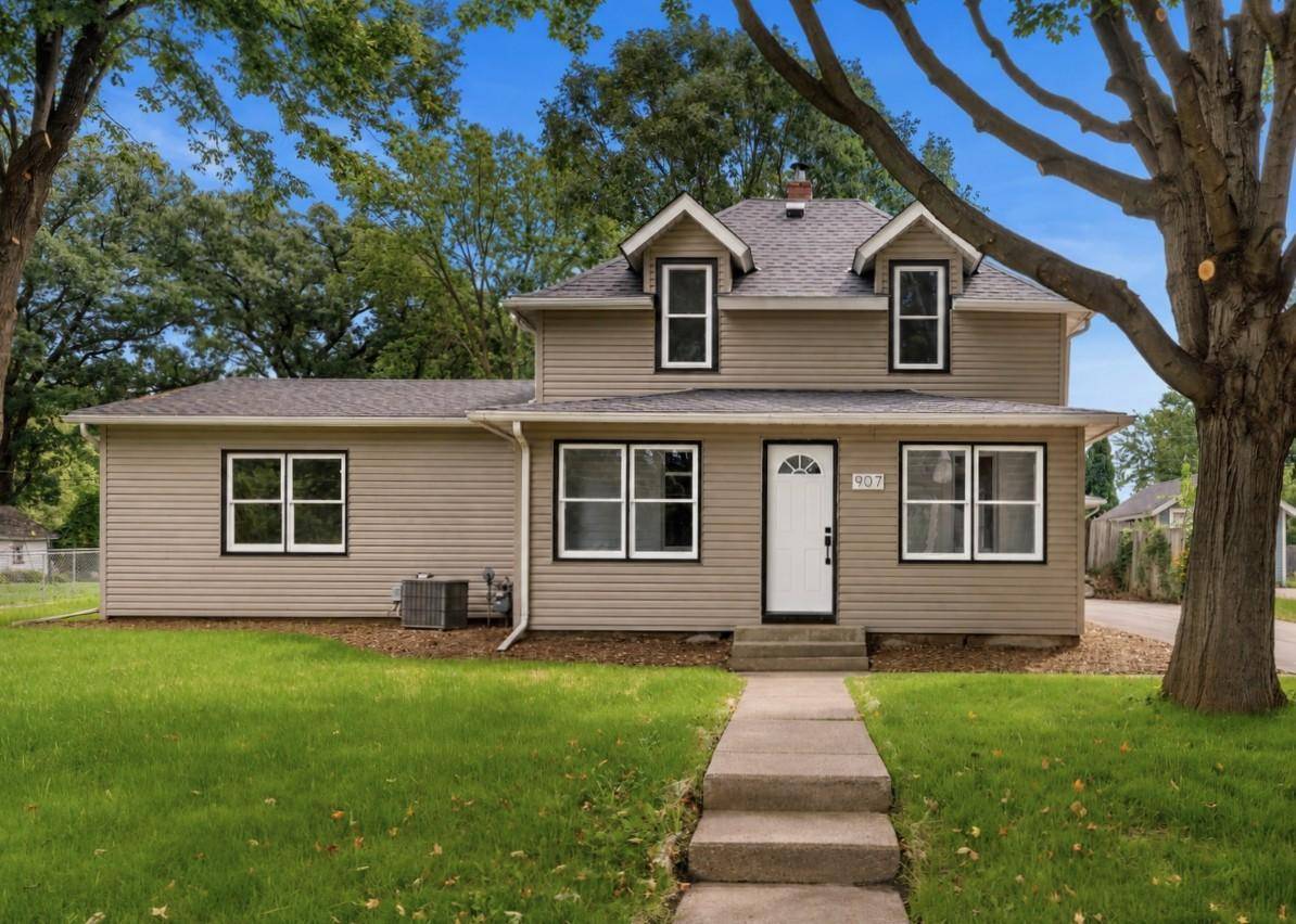 907 Willow ST S, Faribault, MN 55021