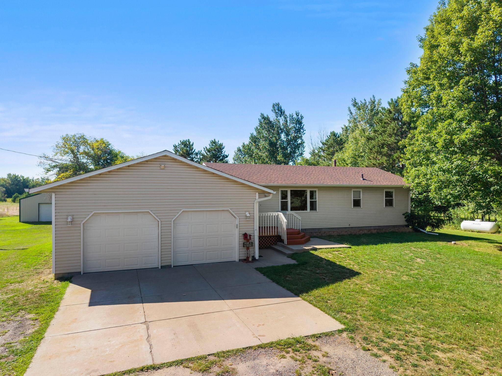 25000 Narcissus ST NW, Isanti, MN 55040