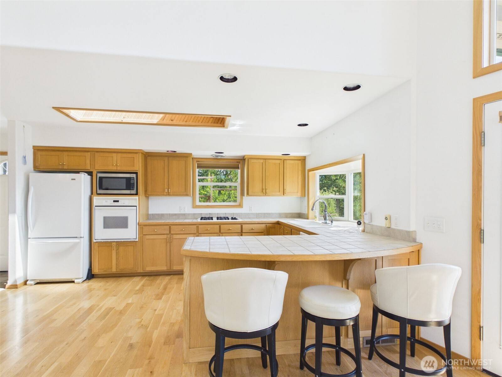 14 Julian Bay RD, Republic, WA 99166