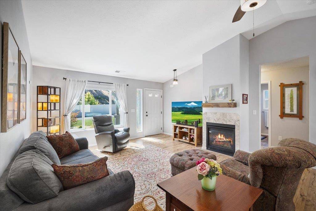 18427 E Selkirk Estates Rd, Greenacres, WA 99016