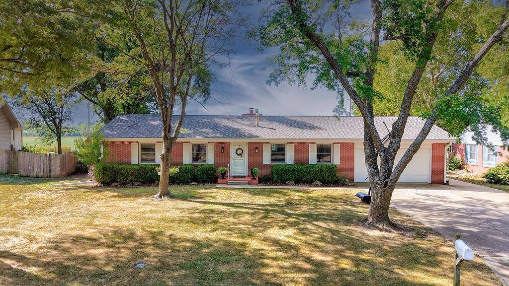 13 Fleetwood, Winfield, KS 67156