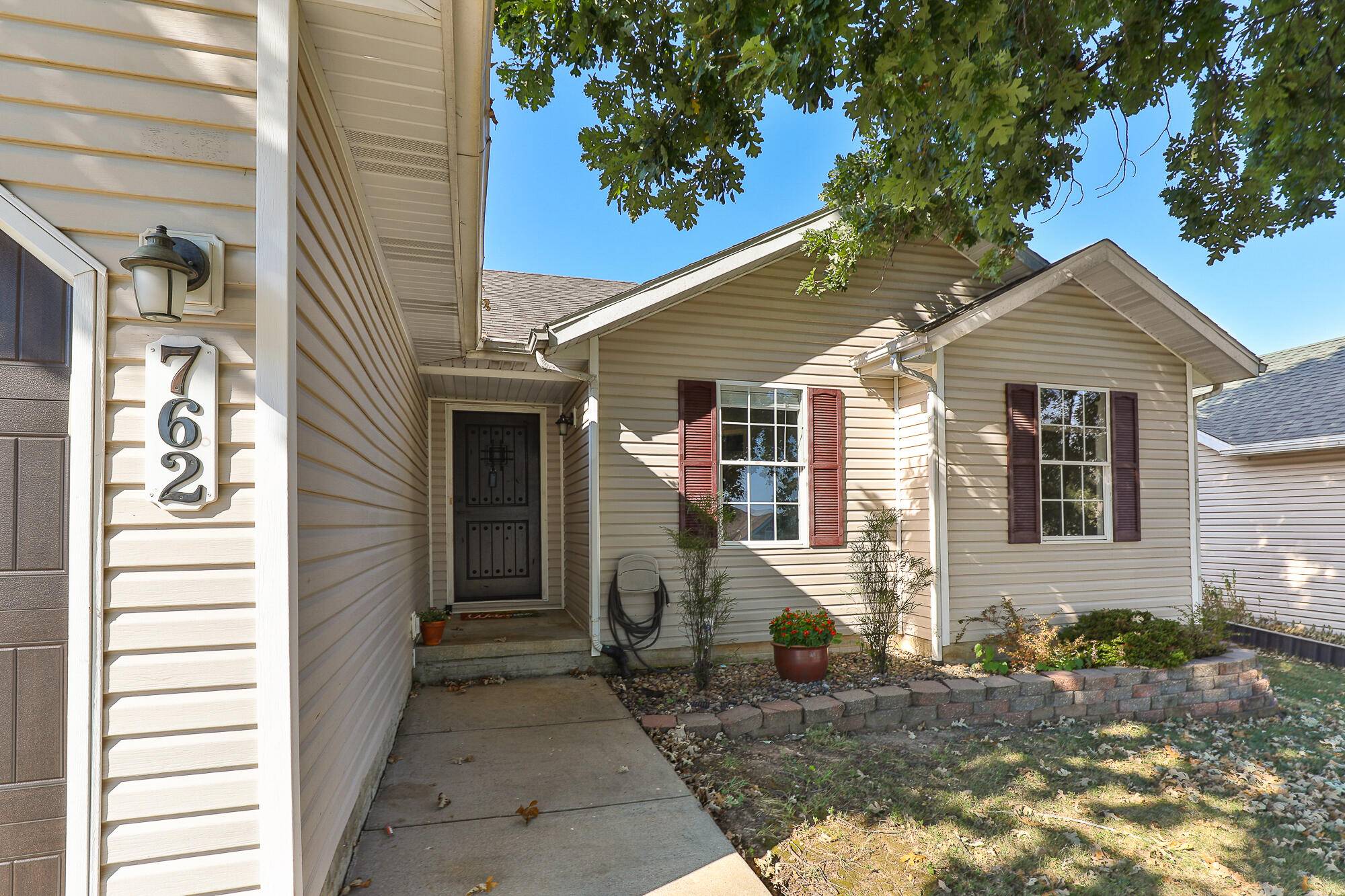 762 W Juniper LN, Nixa, MO 65714