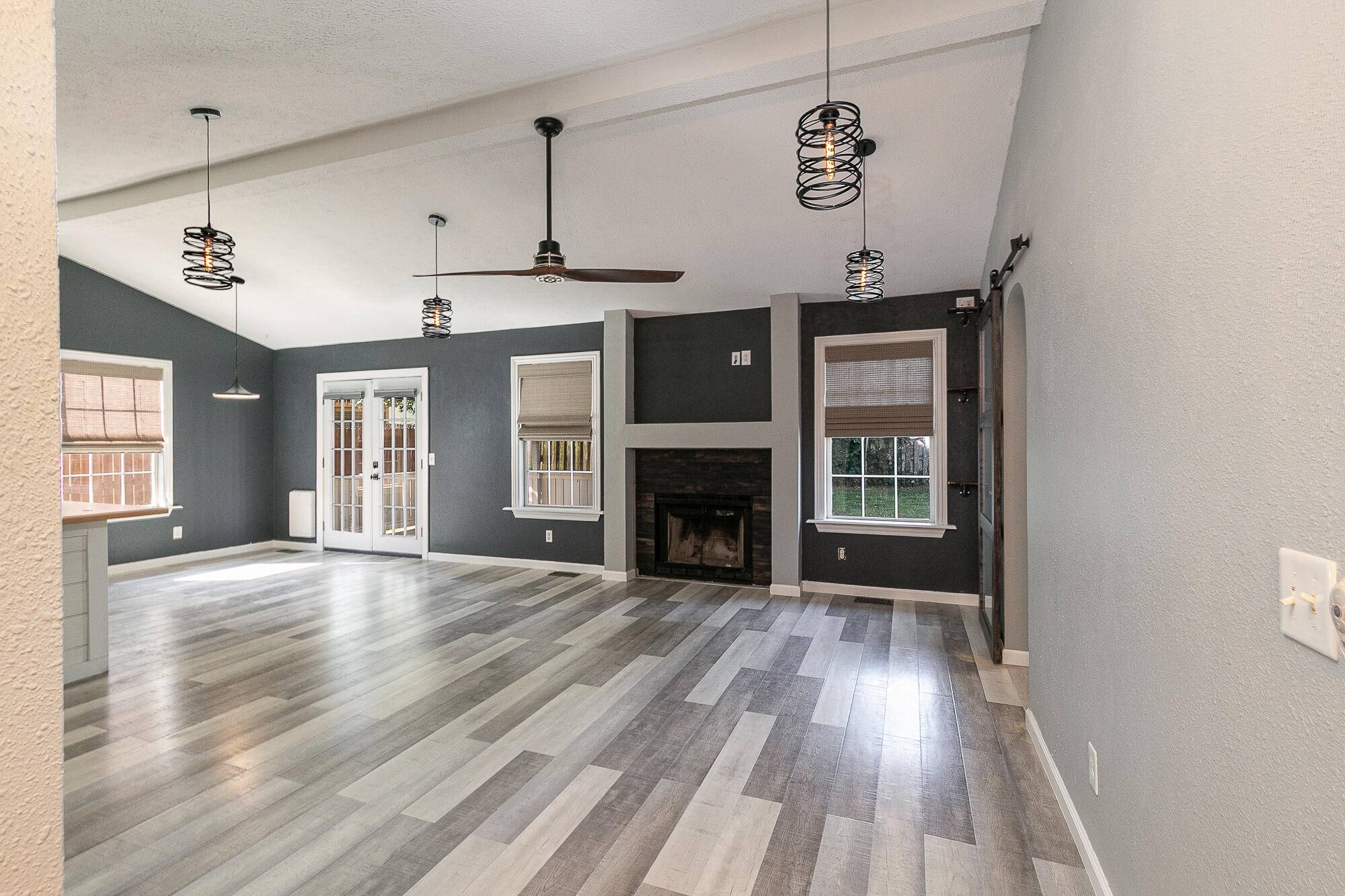 762 W Juniper LN, Nixa, MO 65714