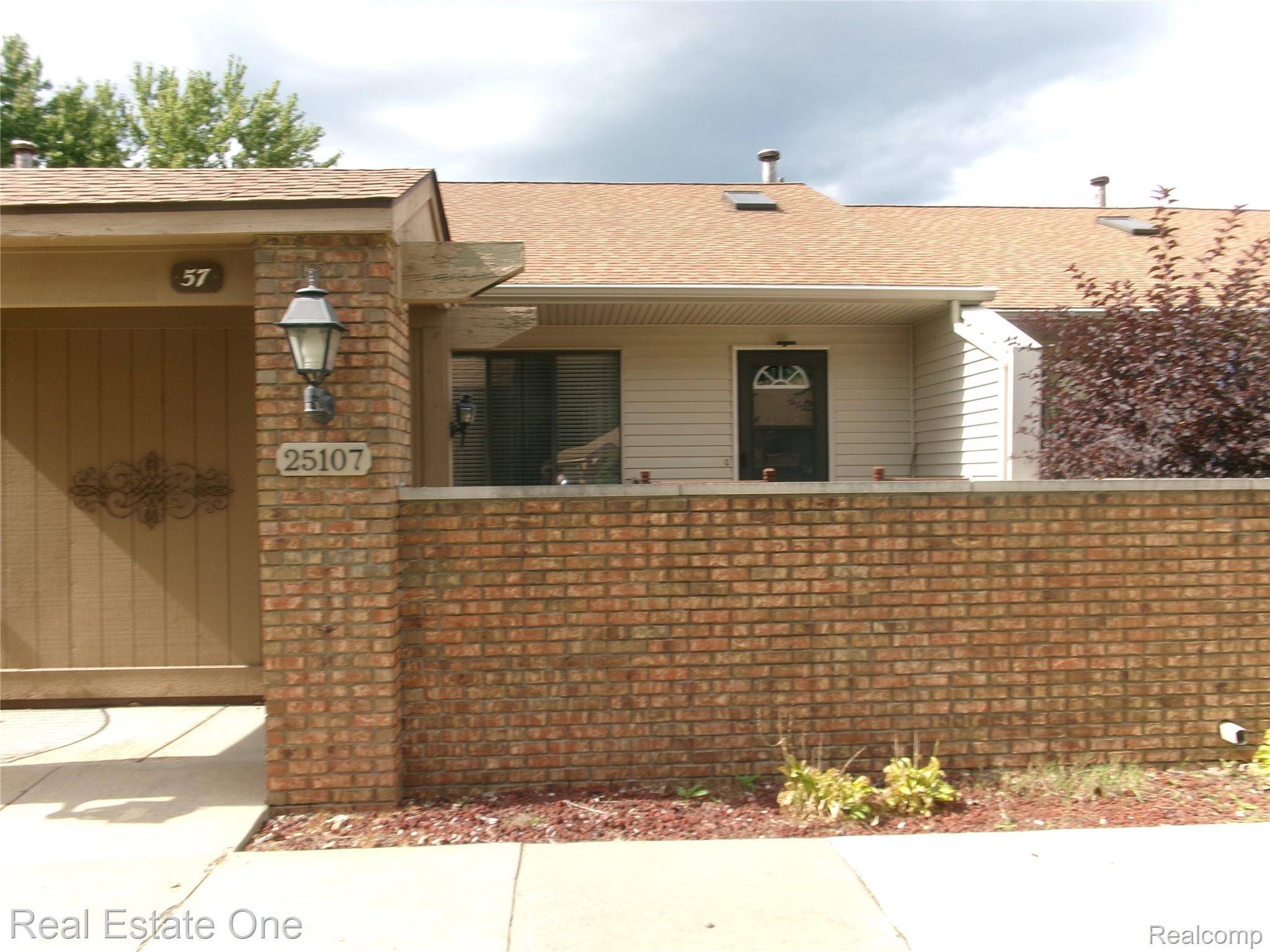 25107 Hamilton CT #4, South Lyon, MI 48178