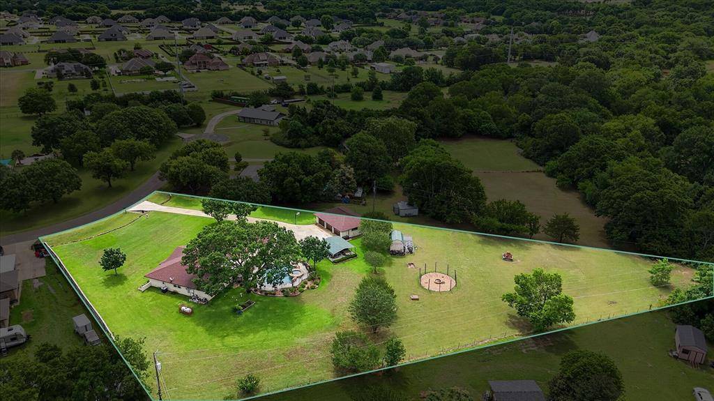 105 Elm Drive, Oak Leaf, TX 75154