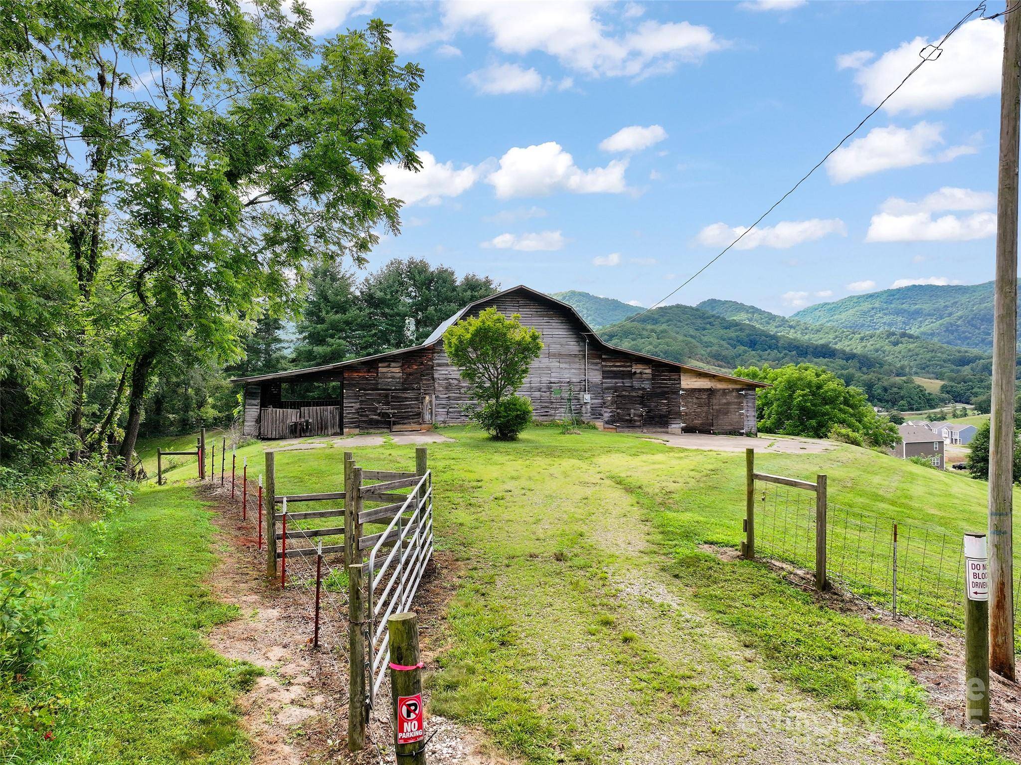 110 Allison Acres DR, Waynesville, NC 28786