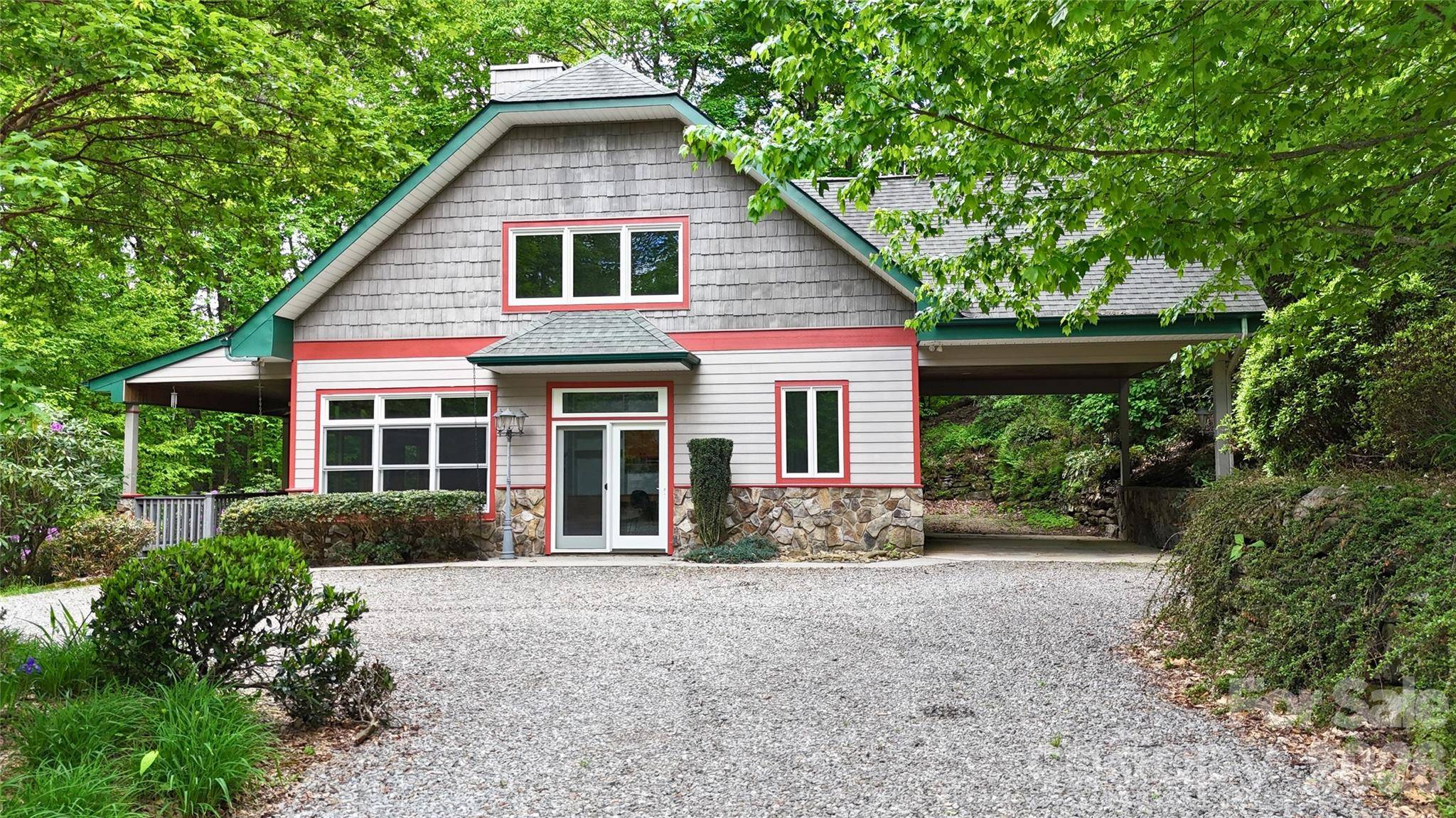 905 Old Fiddle RD, Waynesville, NC 28786