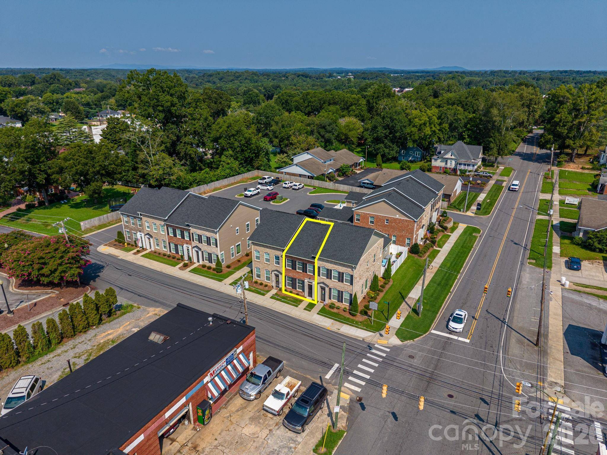 104 W Pine ST, Lincolnton, NC 28092