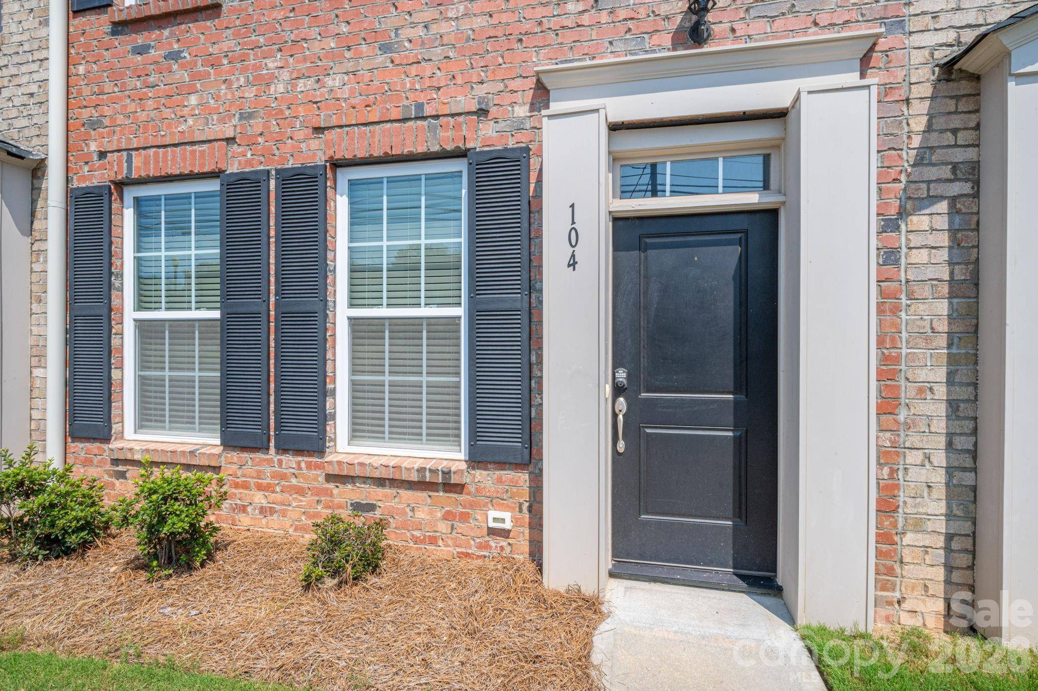 104 W Pine ST, Lincolnton, NC 28092