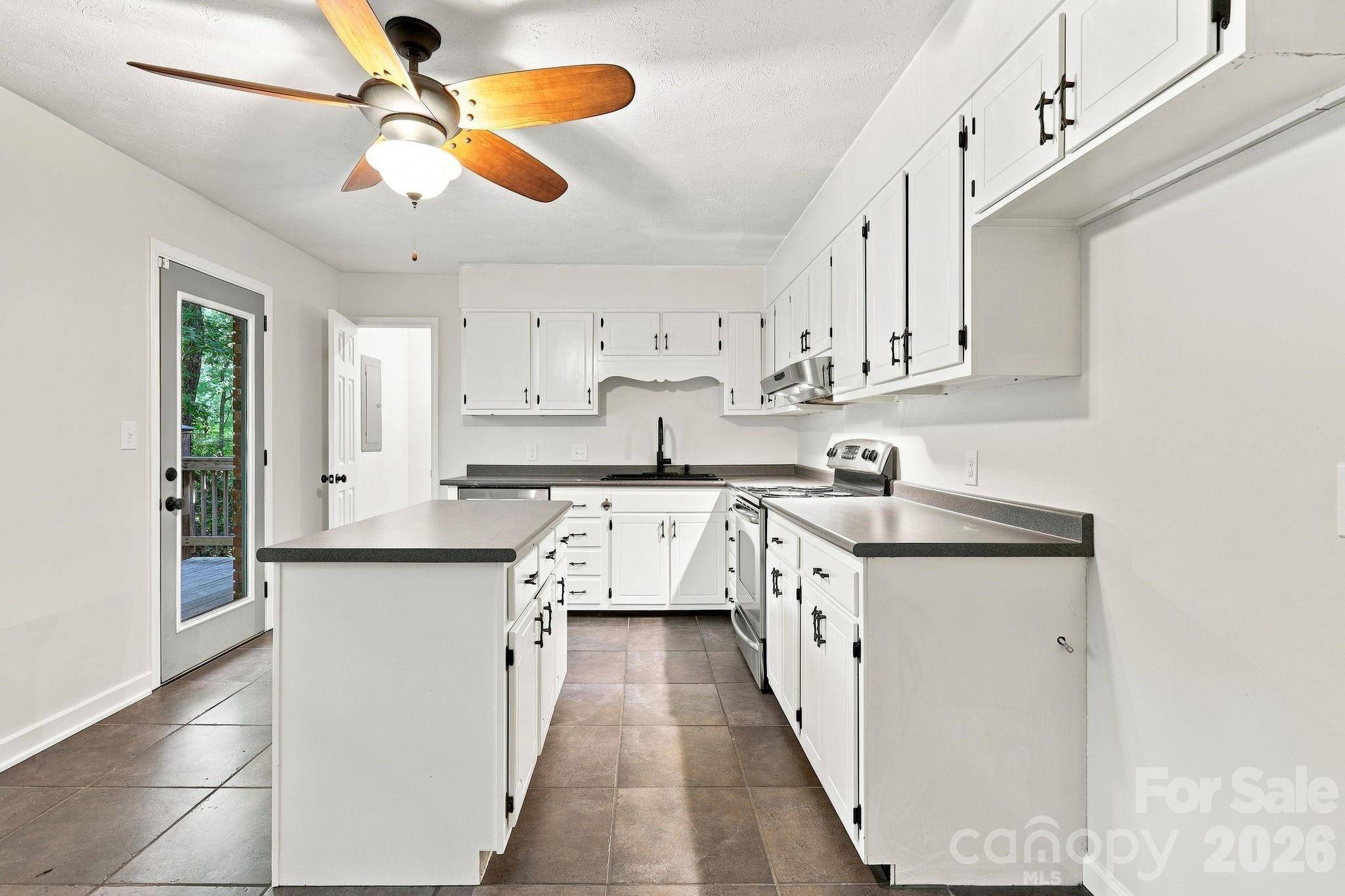 151 Ridgewood Acres DR, Hendersonville, NC 28792