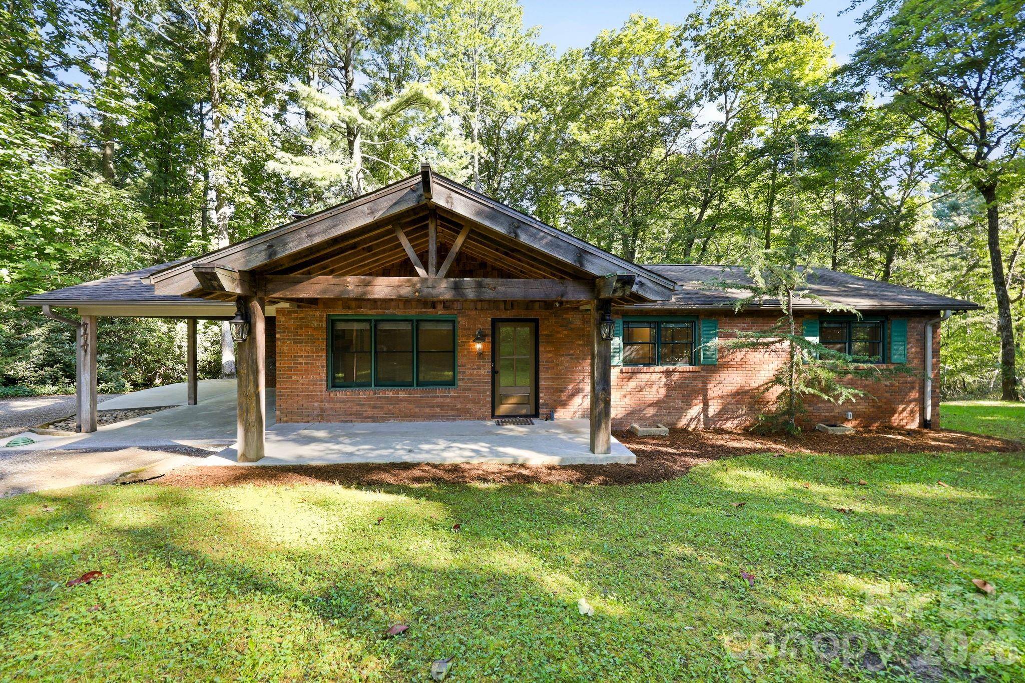 151 Ridgewood Acres DR, Hendersonville, NC 28792