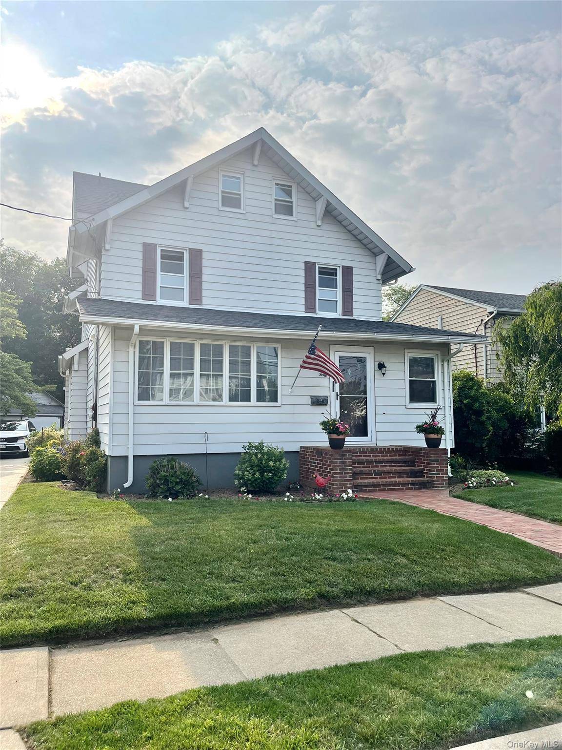 Address not disclosed, Rockville Centre, NY 11570