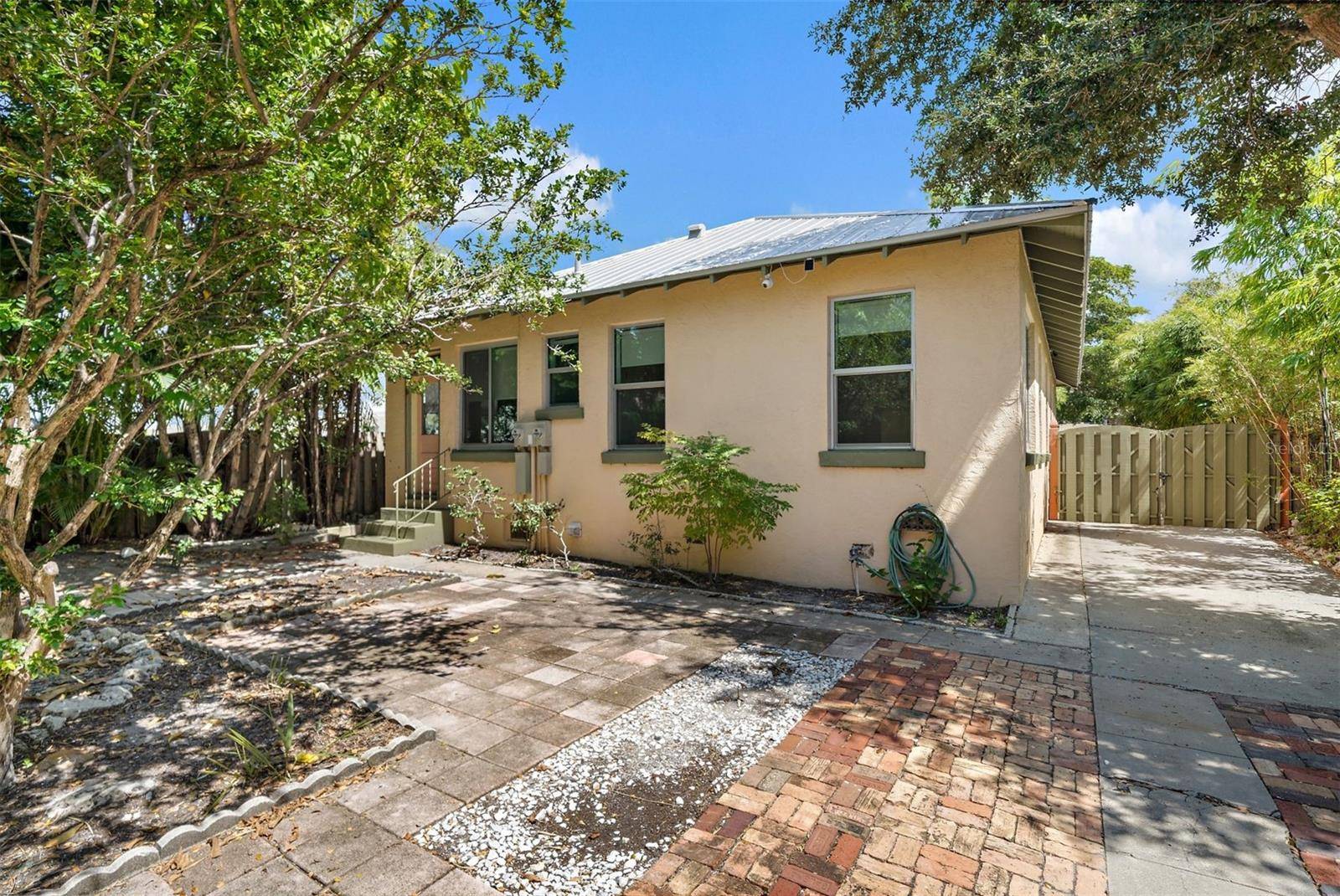 320 OHIO PL, Sarasota, FL 34236