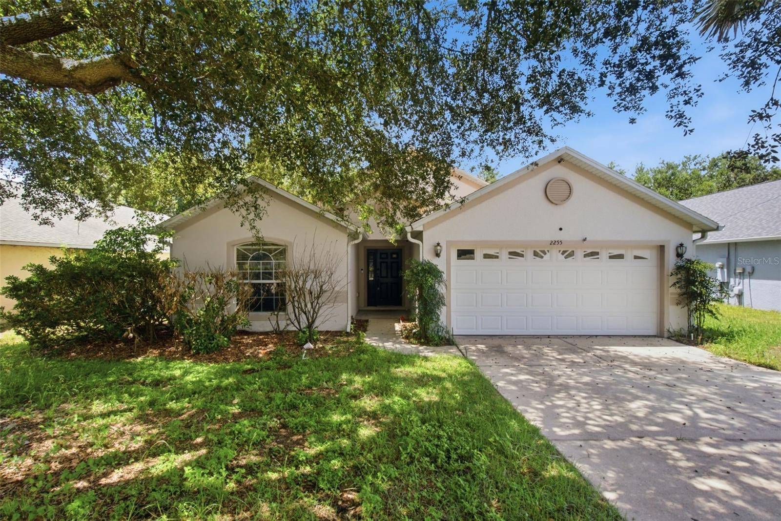 2255 MERRY RD, Tavares, FL 32778