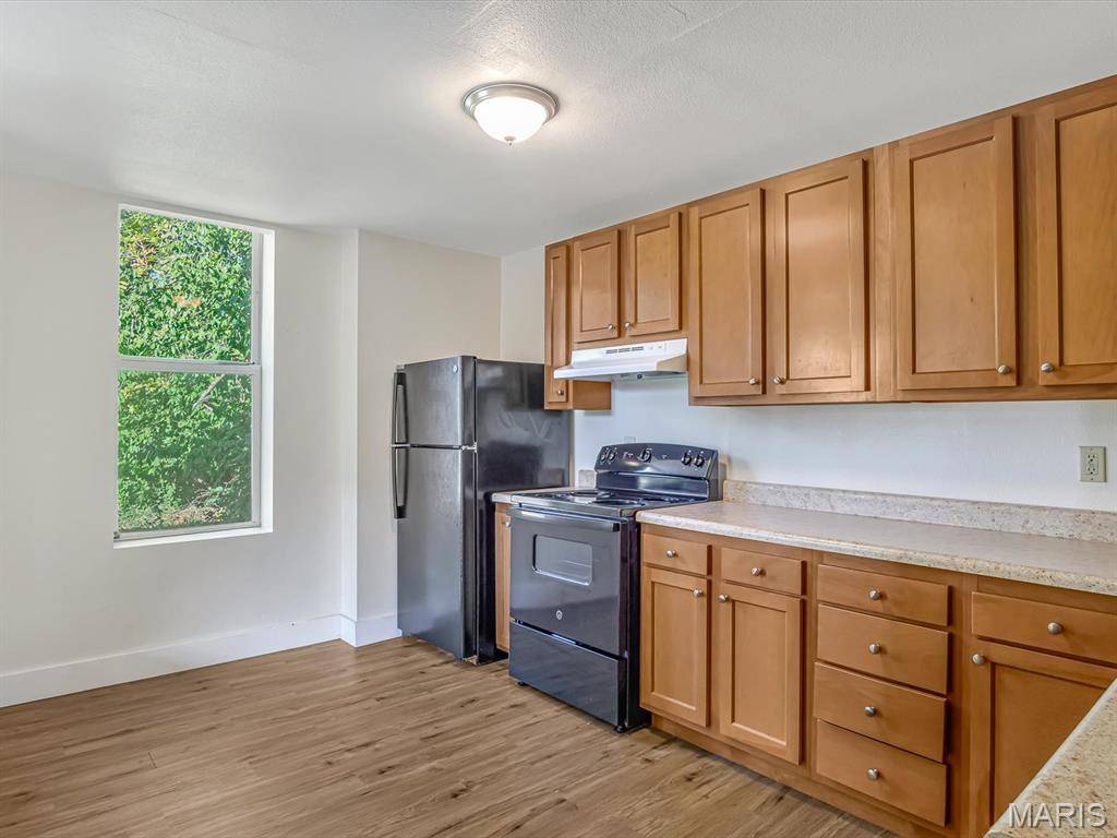 221 N 2nd ST, Belleville, IL 62220
