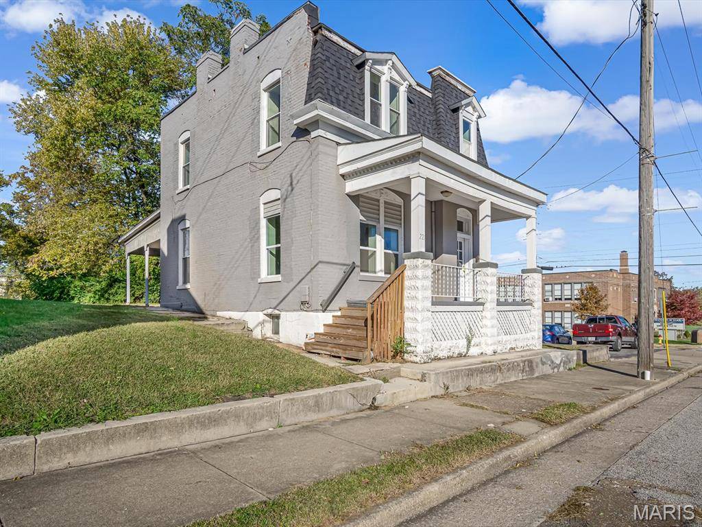 221 N 2nd ST, Belleville, IL 62220