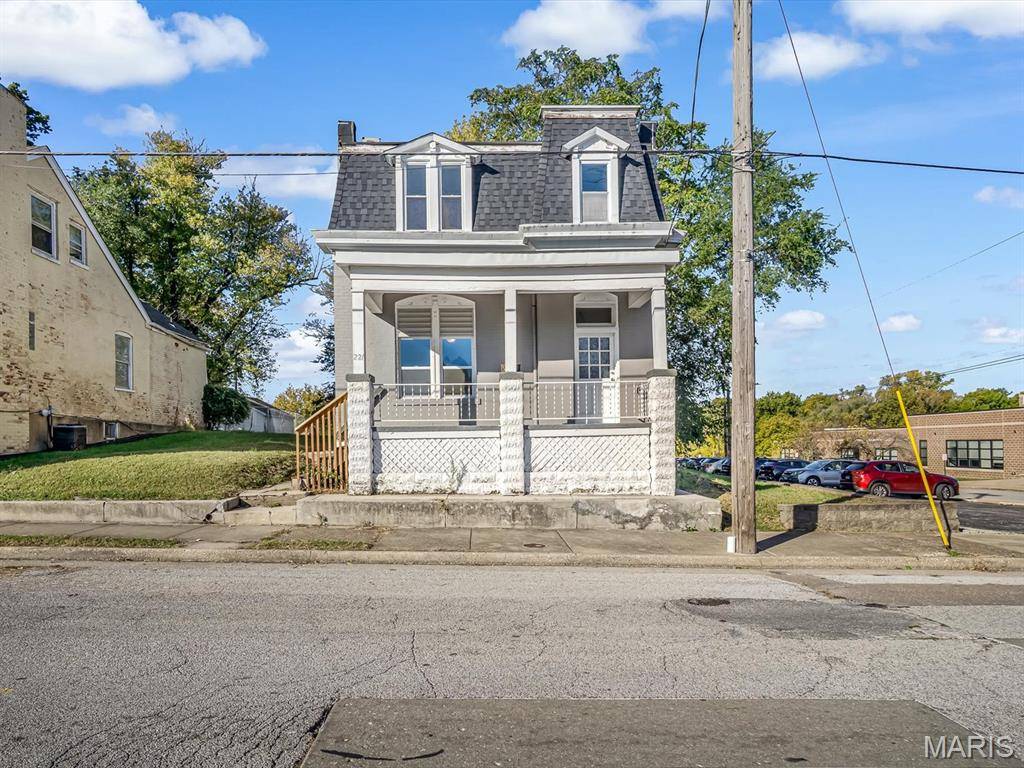 221 N 2nd ST, Belleville, IL 62220