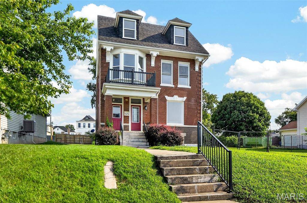 5843 Enright AVE, St Louis, MO 63112