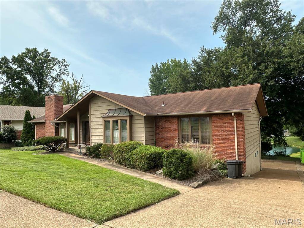 681 Henry AVE, Ballwin, MO 63011