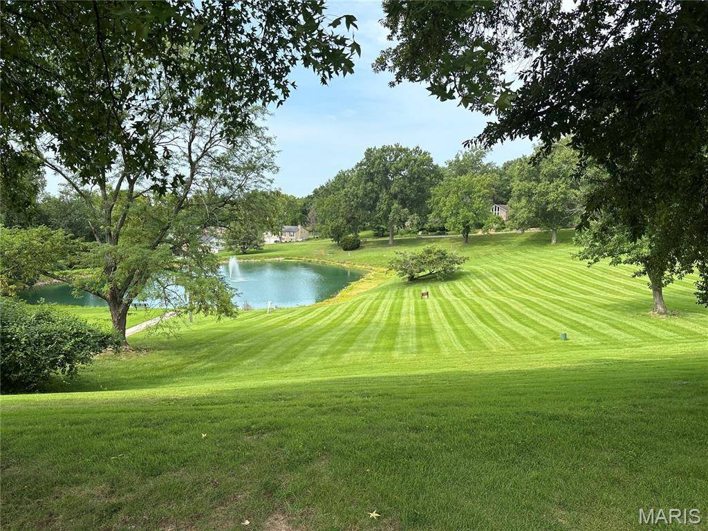 681 Henry AVE, Ballwin, MO 63011
