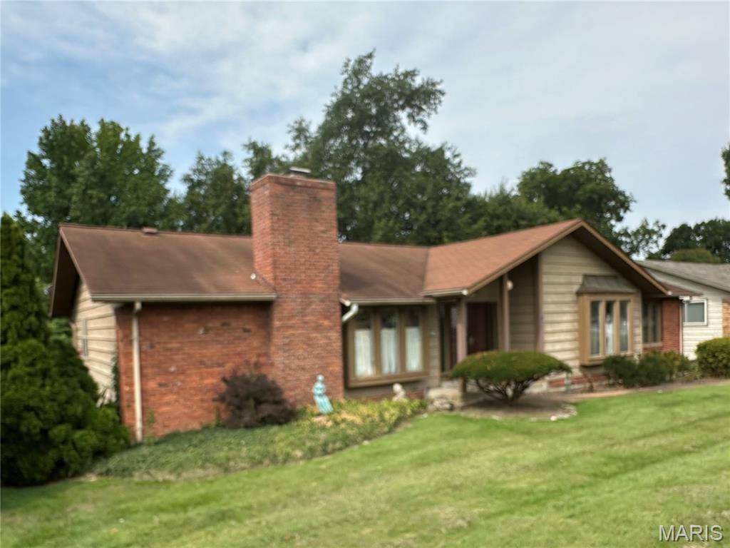 681 Henry AVE, Ballwin, MO 63011
