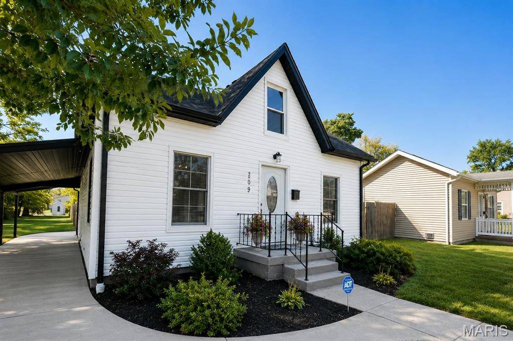 209 E 3rd ST, O'fallon, IL 62269