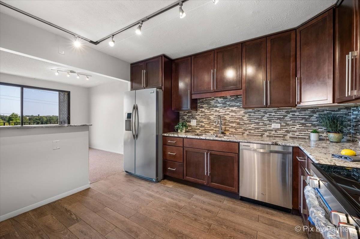 9078 HEATHWOOD DR #5K, Niles, IL 60714