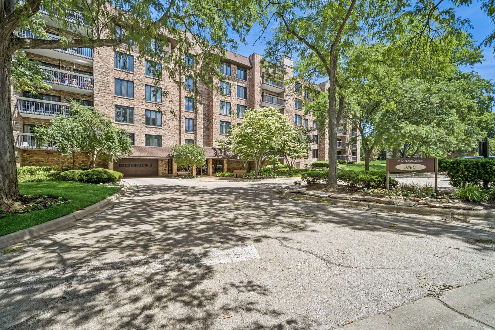 3860 MISSION HILLS RD #217, Northbrook, IL 60062