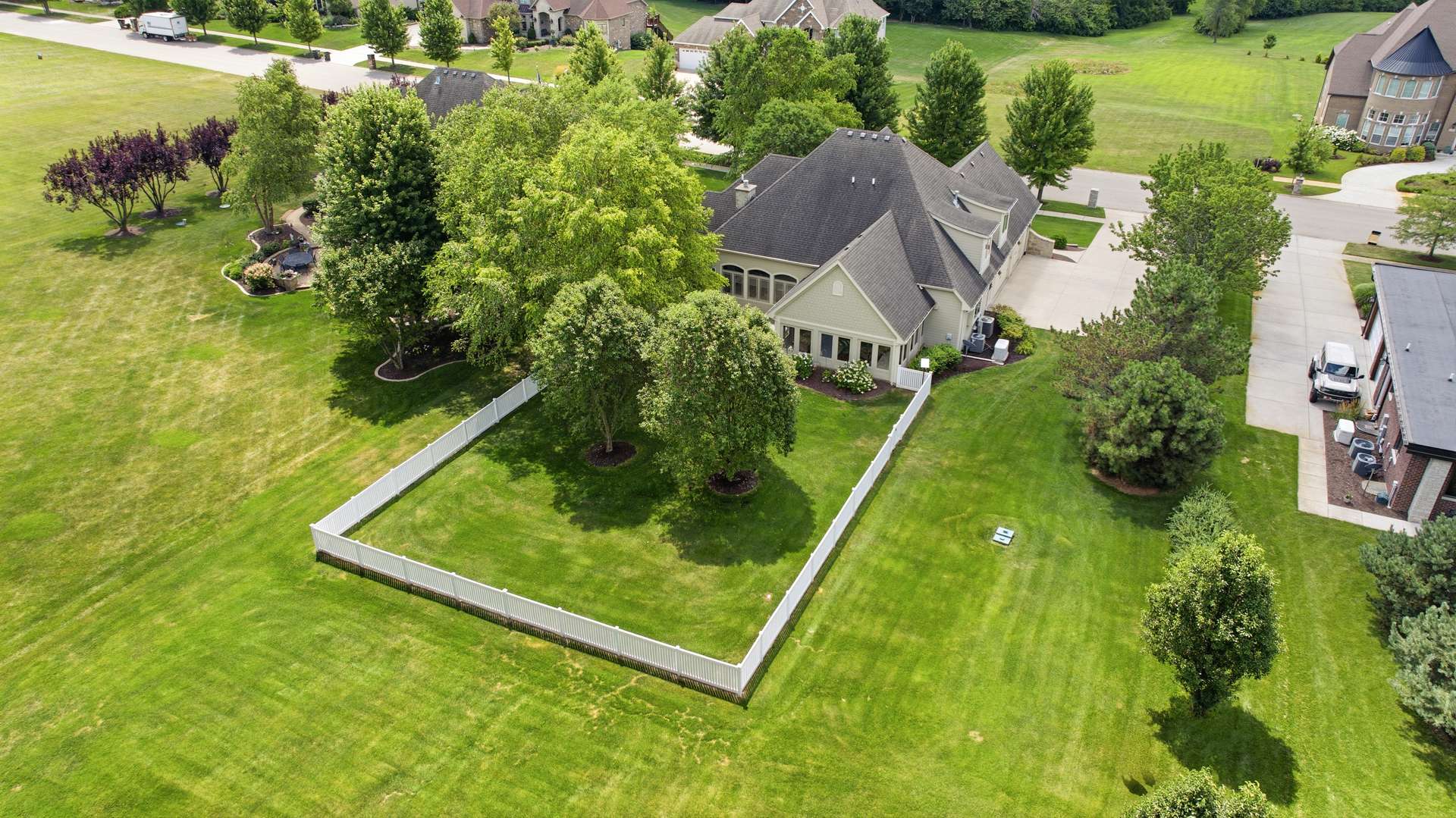 6117 Whitetail Ridge DR, Yorkville, IL 60560