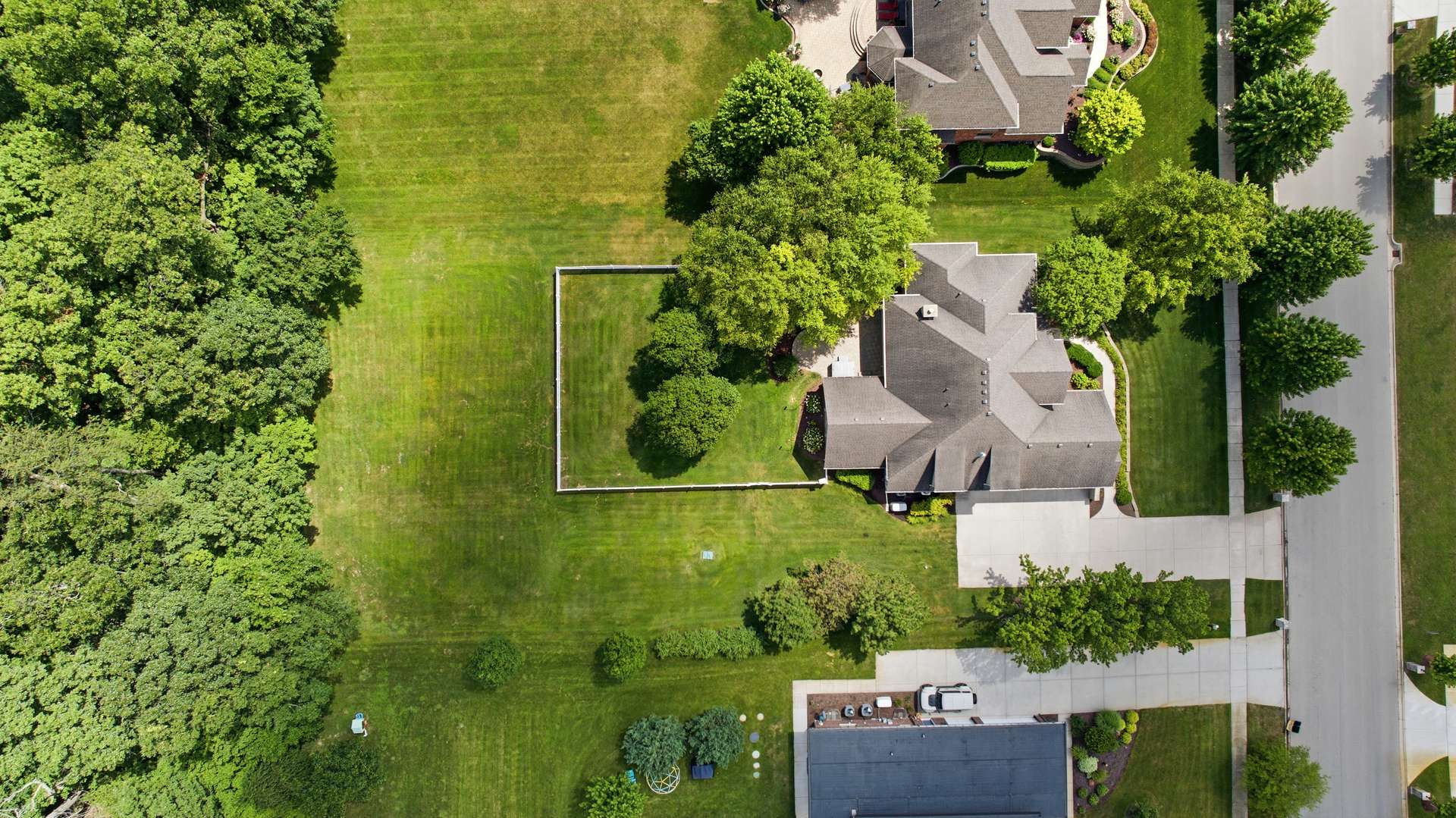 6117 Whitetail Ridge DR, Yorkville, IL 60560