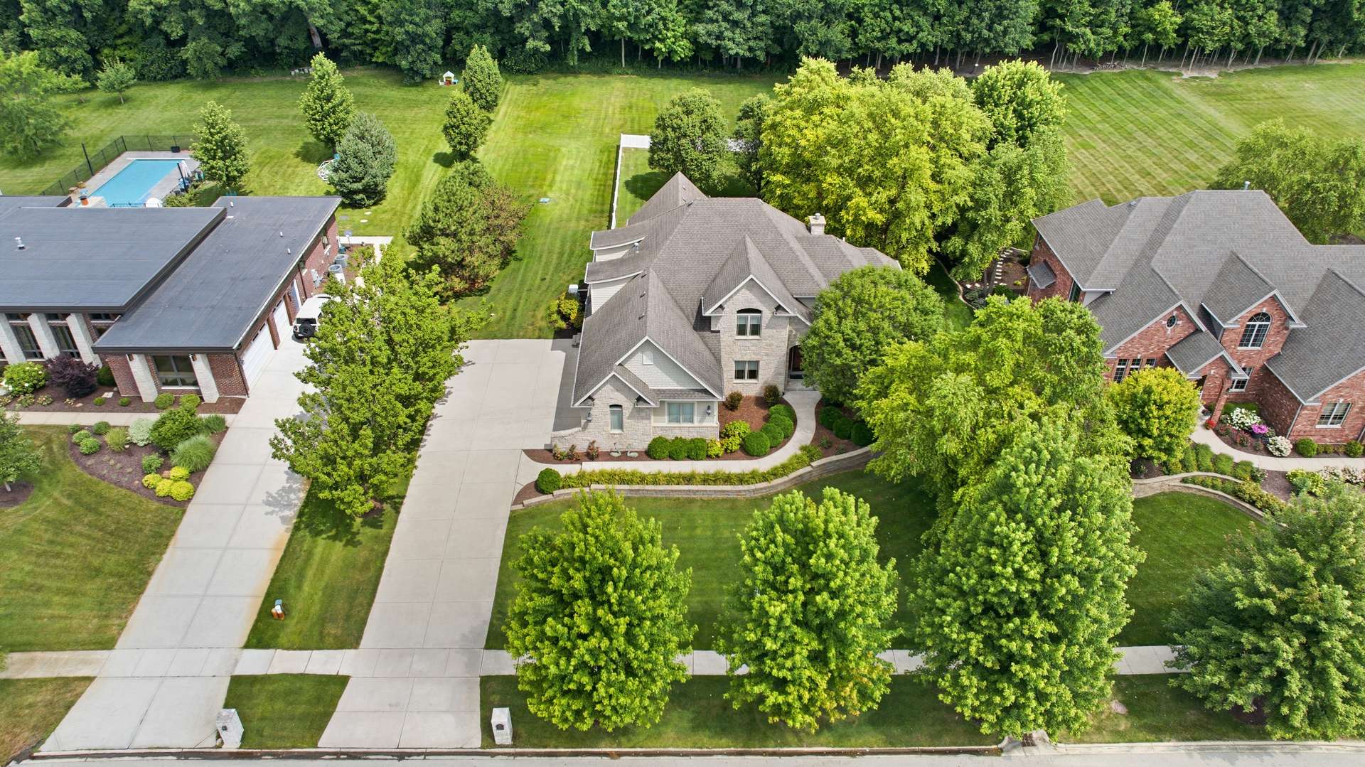 6117 Whitetail Ridge DR, Yorkville, IL 60560